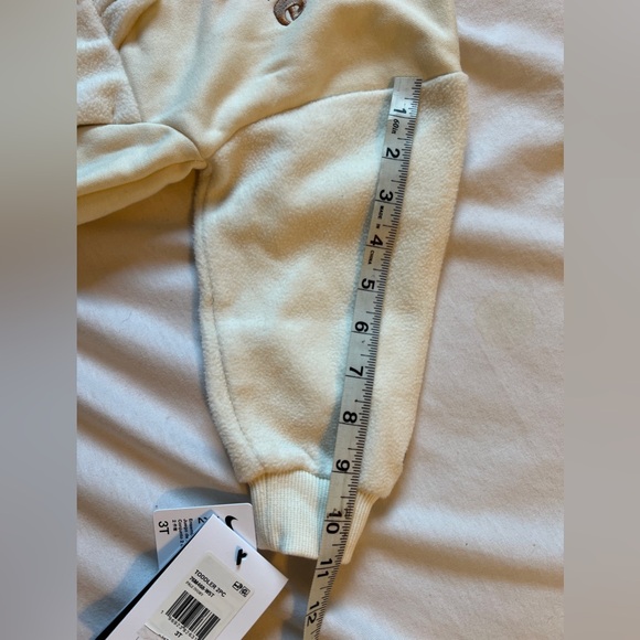 Nike Cream Hoodie and Jogger Set - Picture 9 of 9